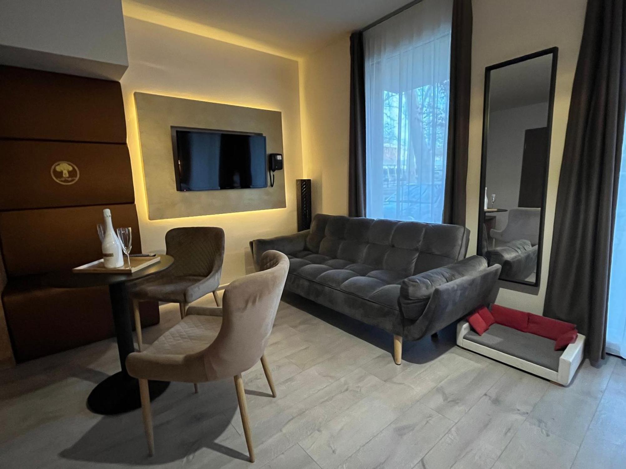 Baobab Suites Сиофок Екстериор снимка