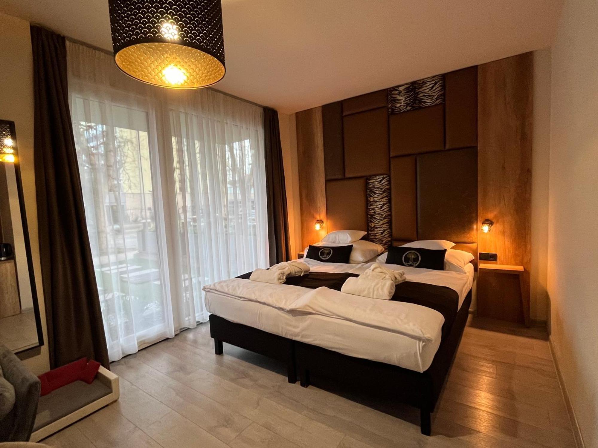 Baobab Suites Сиофок Екстериор снимка