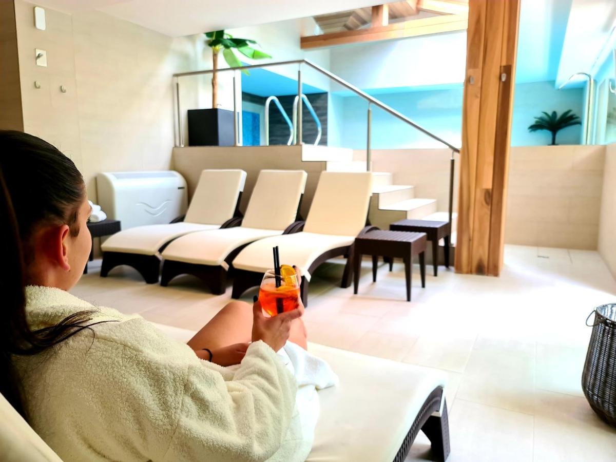 Baobab Suites Сиофок Екстериор снимка